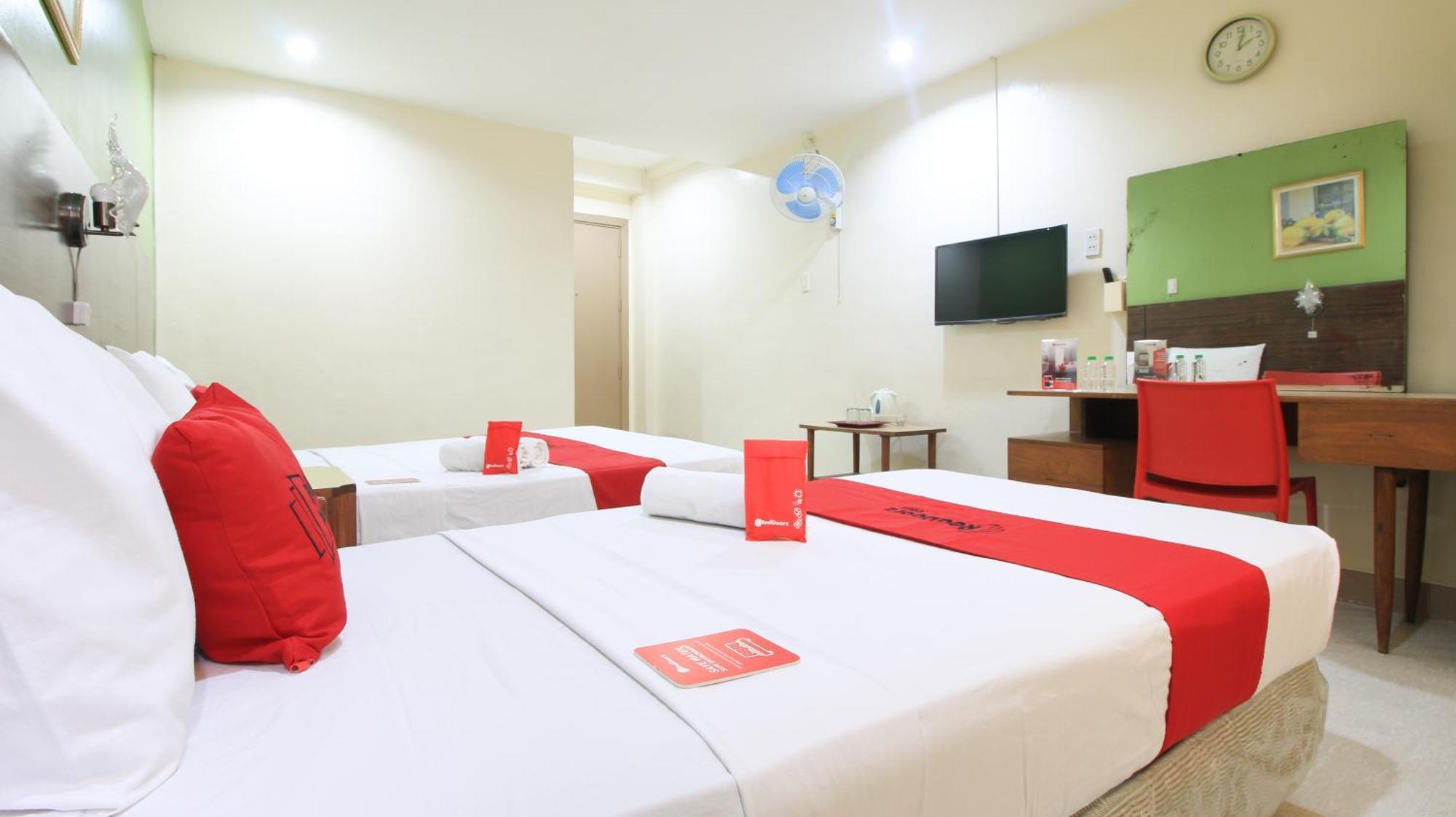 RedDoorz Plus @ Chinatown Binondo Manilla Buitenkant foto