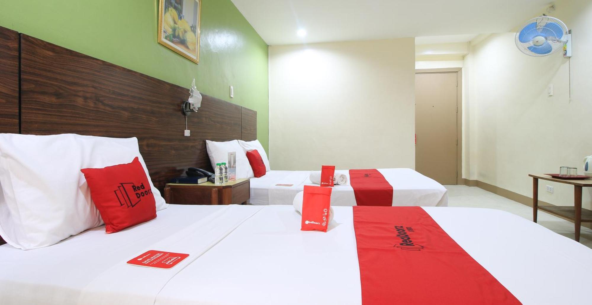 RedDoorz Plus @ Chinatown Binondo Manilla Buitenkant foto