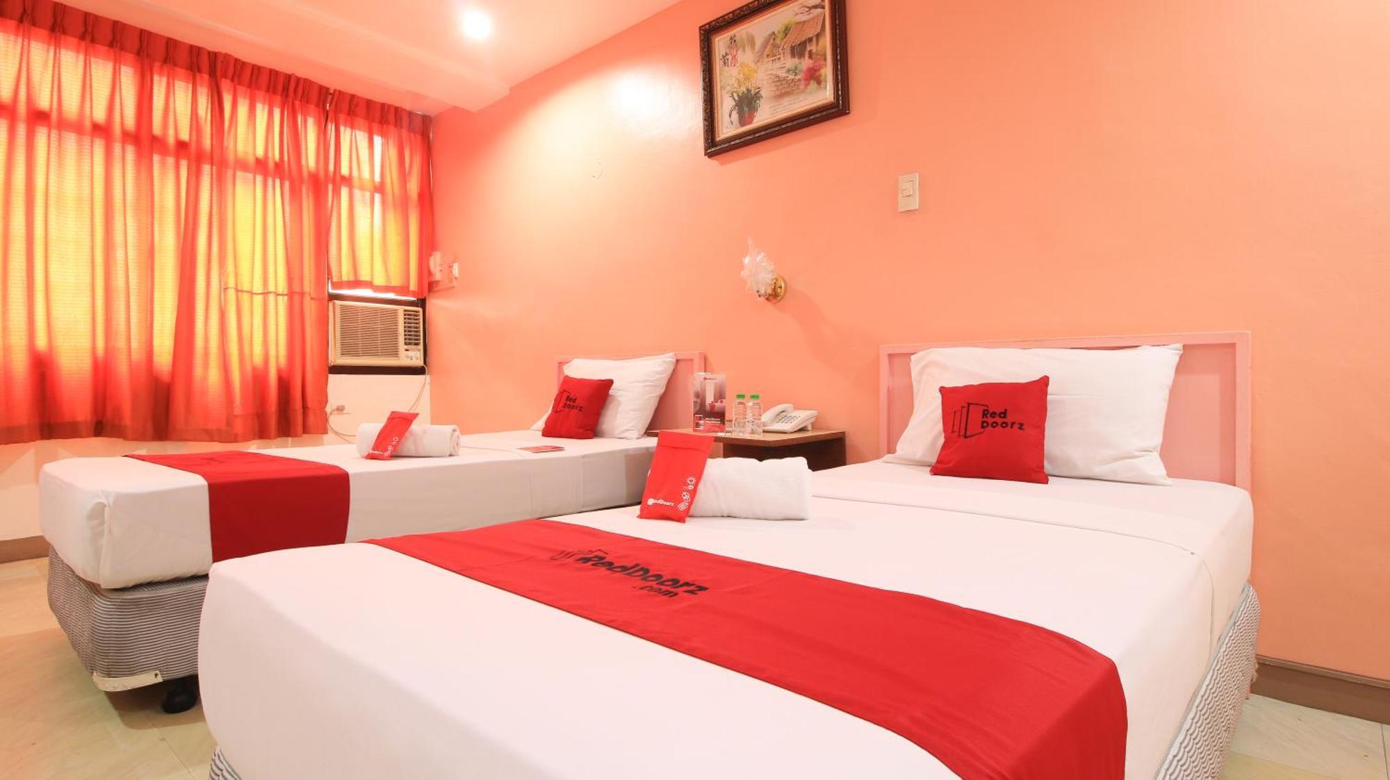 RedDoorz Plus @ Chinatown Binondo Manilla Buitenkant foto
