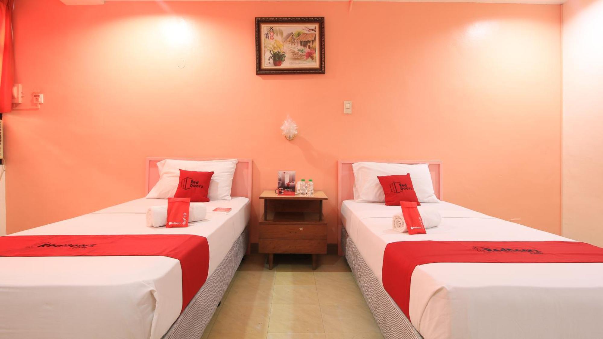 RedDoorz Plus @ Chinatown Binondo Manilla Buitenkant foto