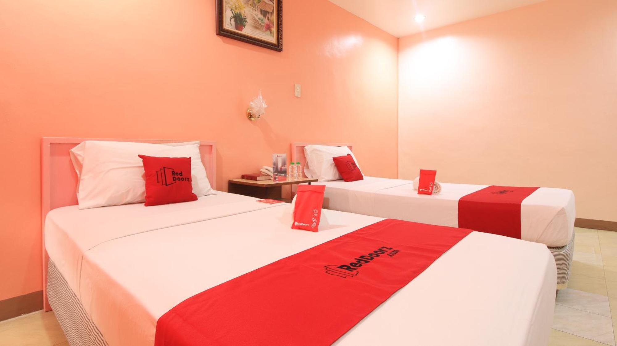 RedDoorz Plus @ Chinatown Binondo Manilla Buitenkant foto