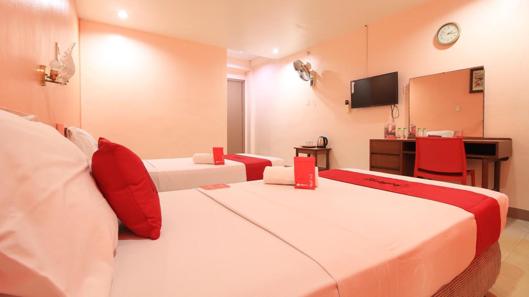 RedDoorz Plus @ Chinatown Binondo Manilla Buitenkant foto