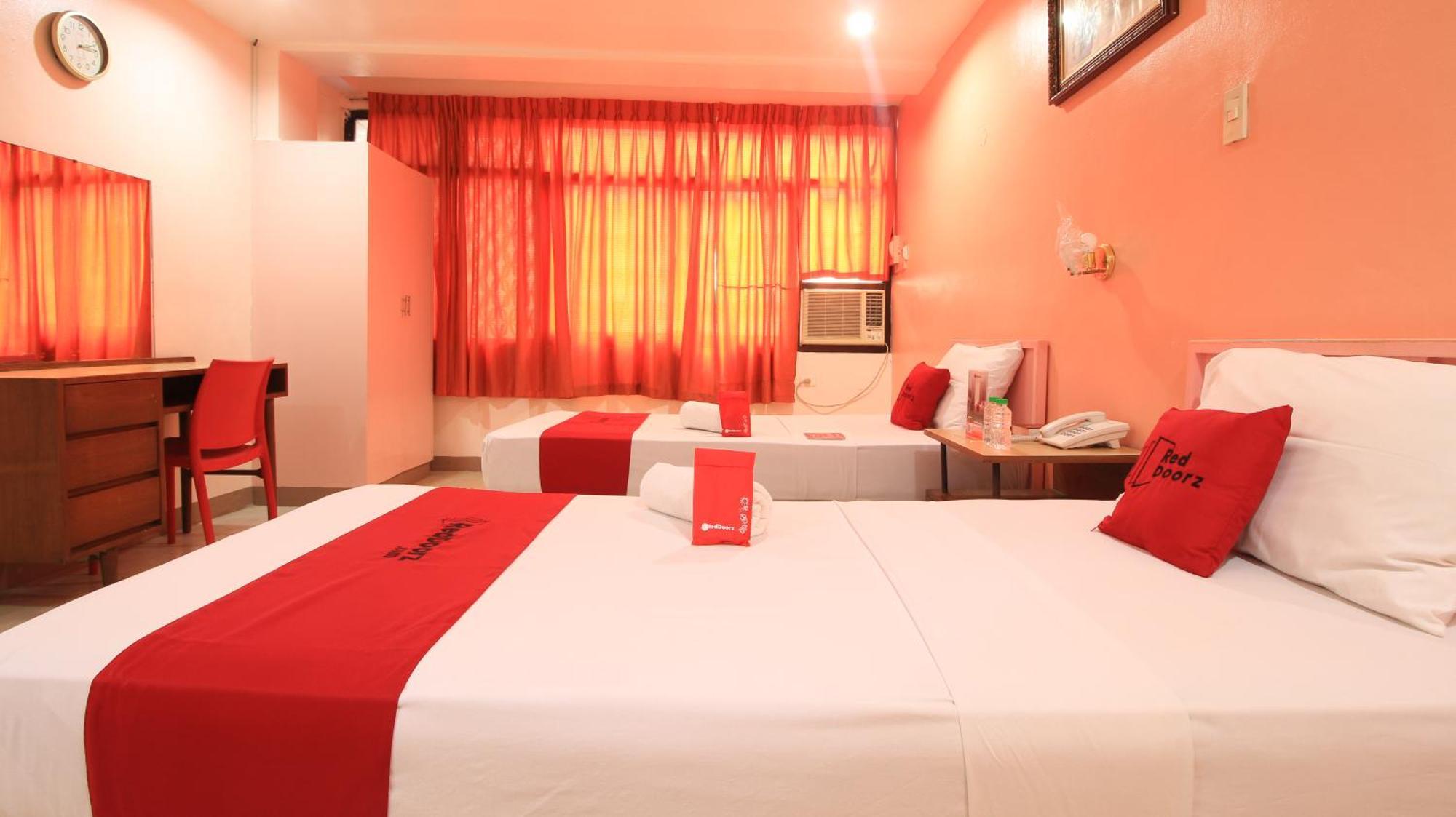 RedDoorz Plus @ Chinatown Binondo Manilla Buitenkant foto