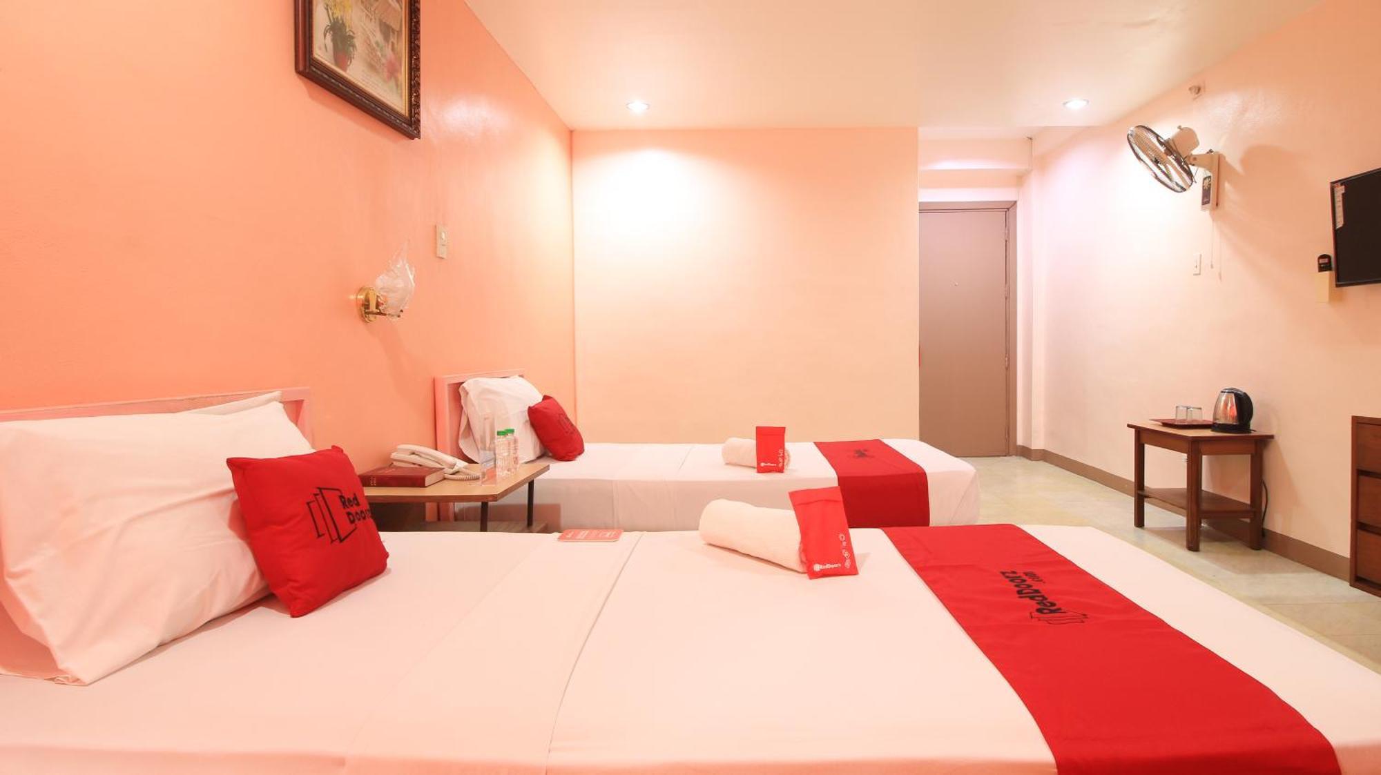 RedDoorz Plus @ Chinatown Binondo Manilla Buitenkant foto