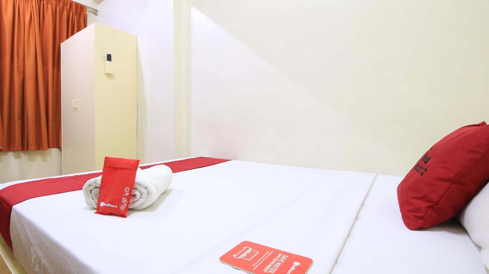RedDoorz Plus @ Chinatown Binondo Manilla Buitenkant foto