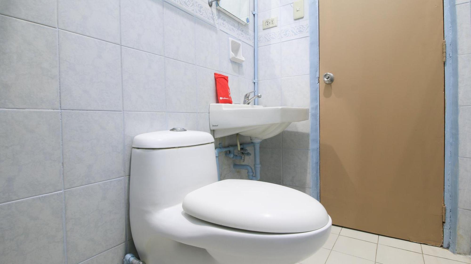 RedDoorz Plus @ Chinatown Binondo Manilla Buitenkant foto
