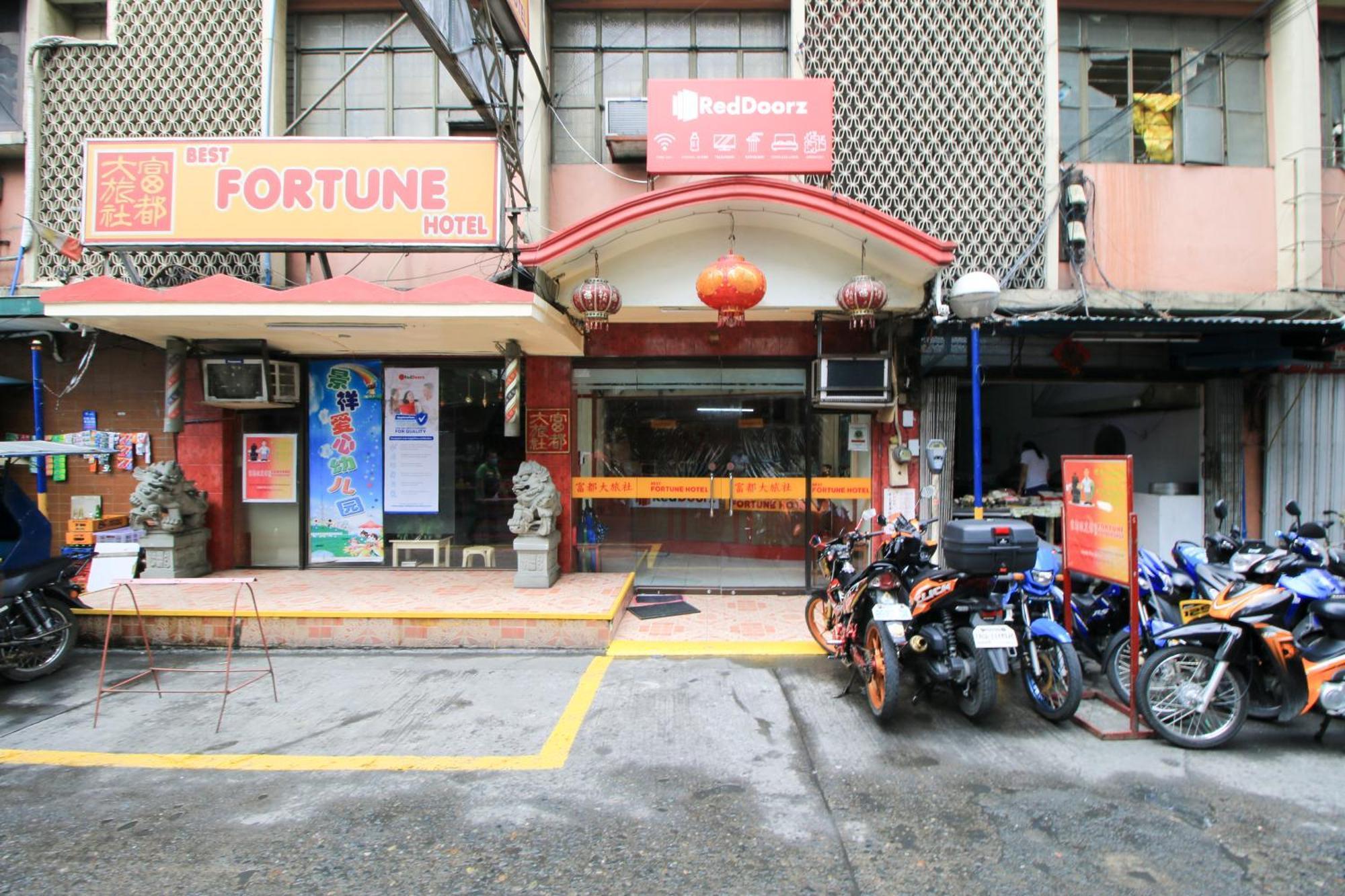 RedDoorz Plus @ Chinatown Binondo Manilla Buitenkant foto