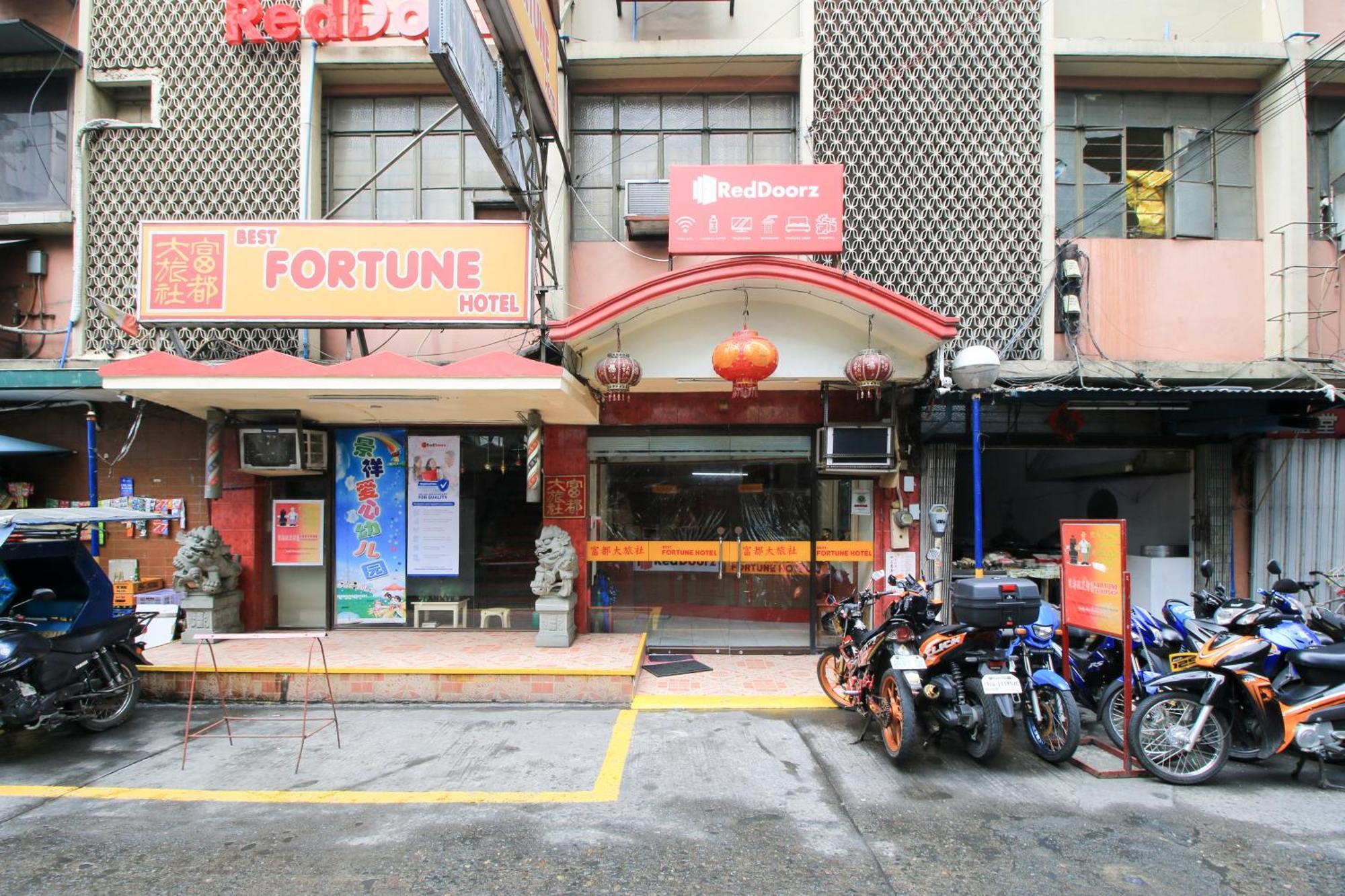 RedDoorz Plus @ Chinatown Binondo Manilla Buitenkant foto