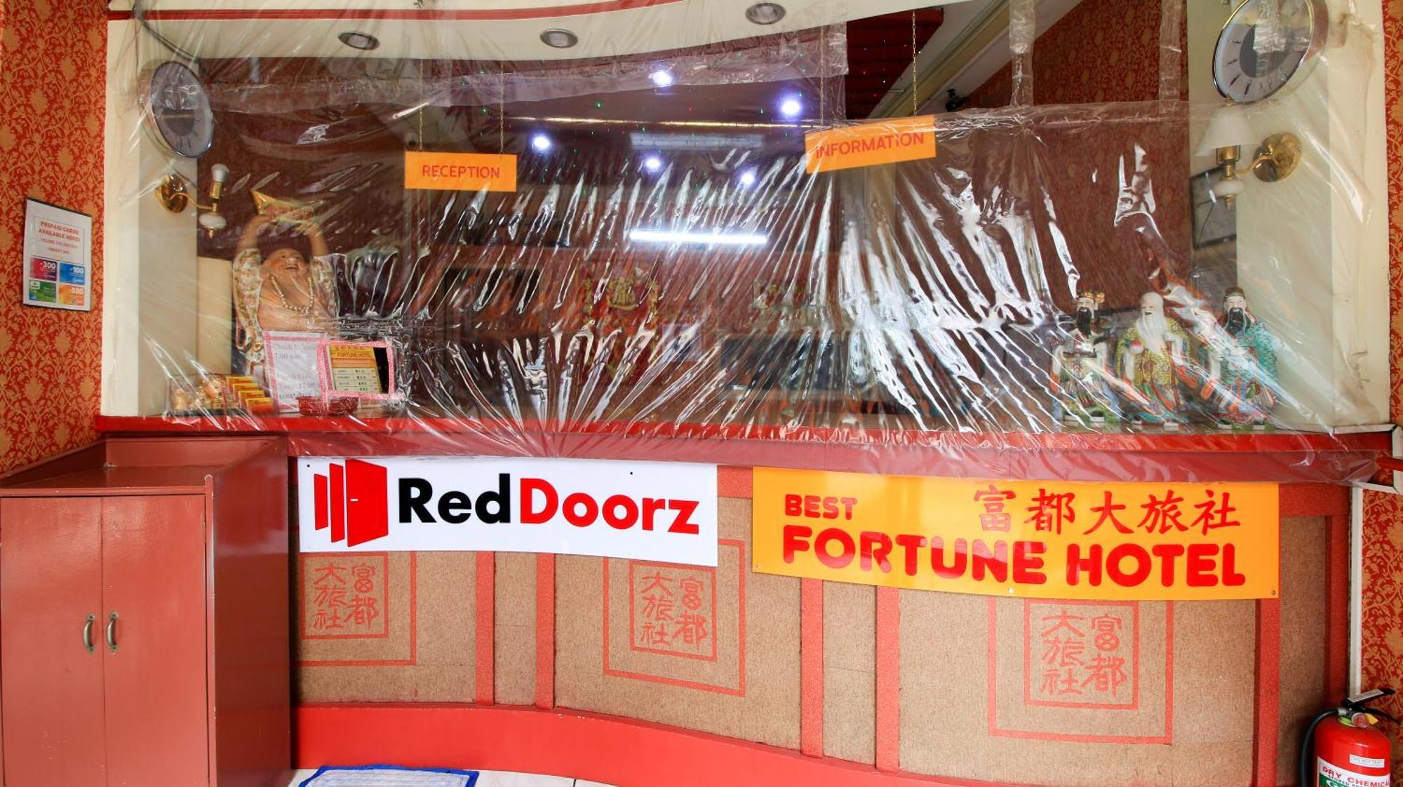 RedDoorz Plus @ Chinatown Binondo Manilla Buitenkant foto