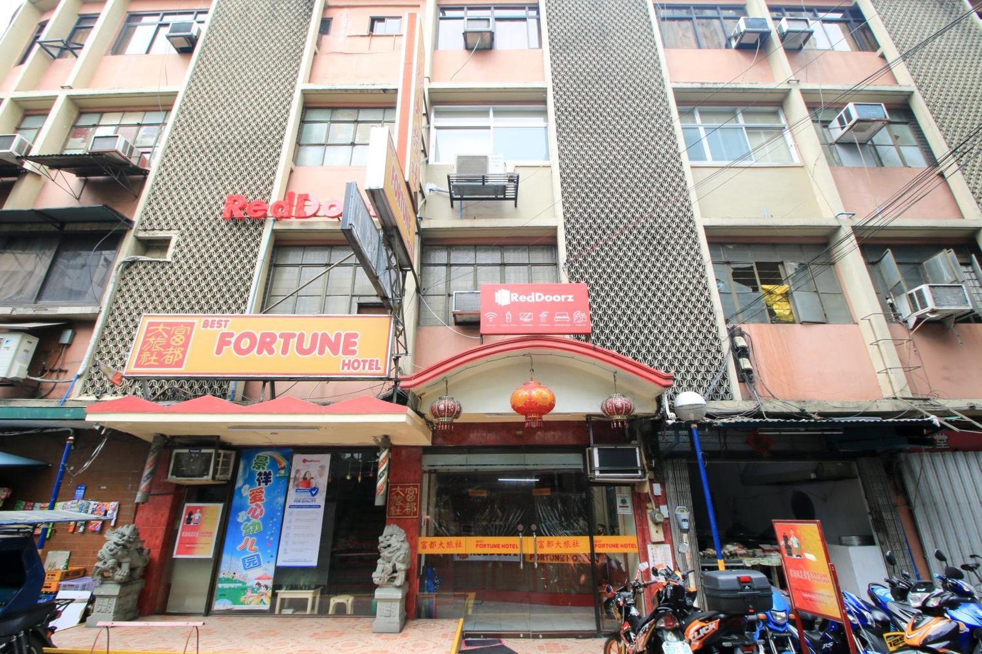 RedDoorz Plus @ Chinatown Binondo Manilla Buitenkant foto