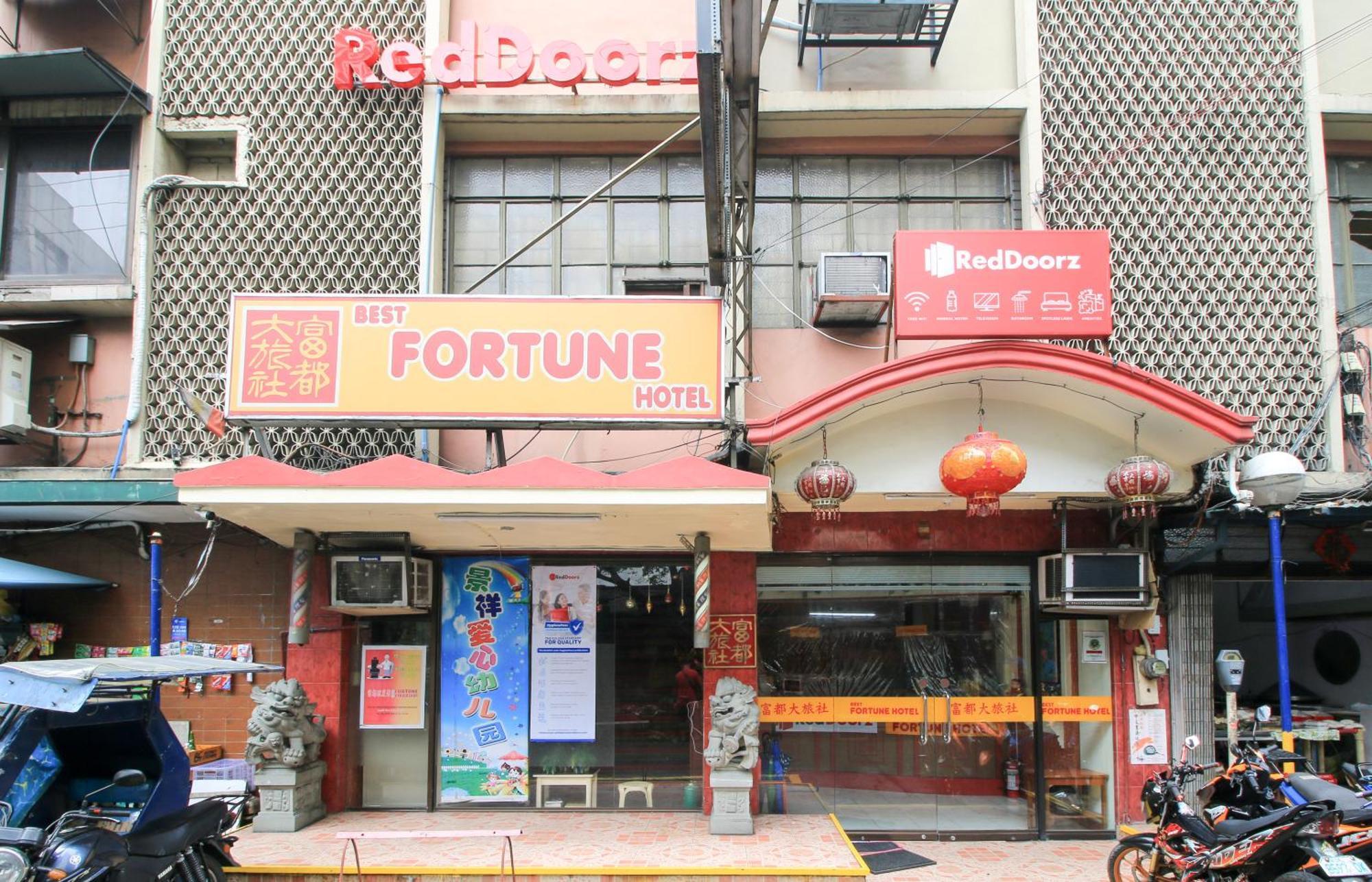 RedDoorz Plus @ Chinatown Binondo Manilla Buitenkant foto